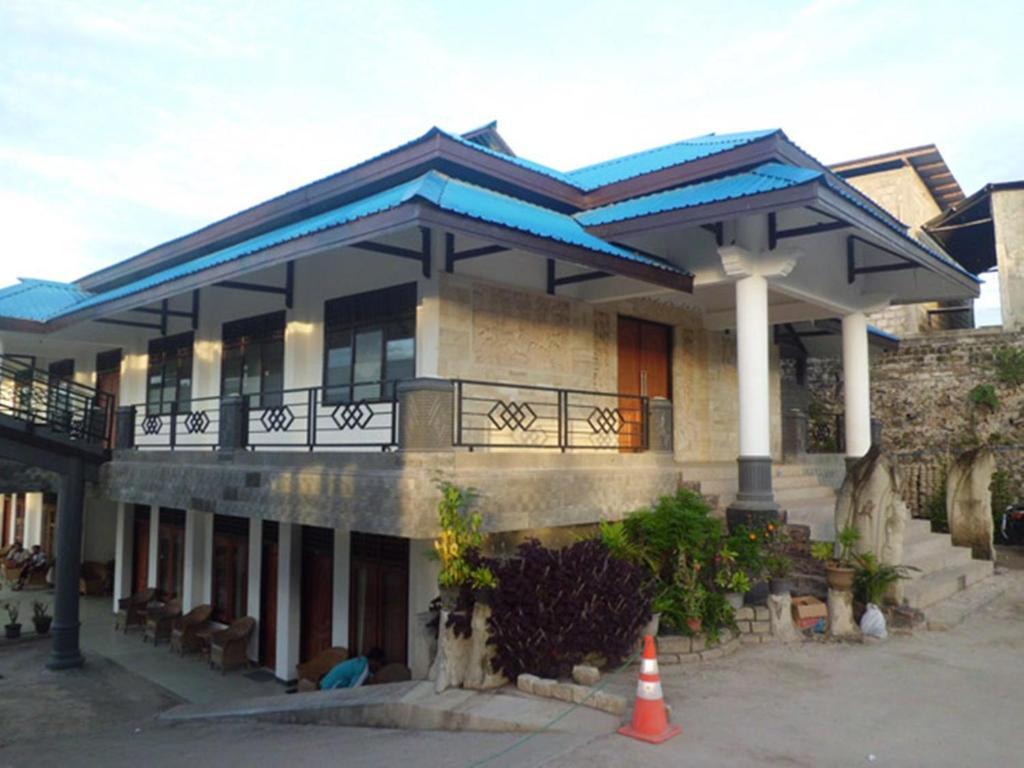 Hotel Sinar Tambolaka Waingapu 외부 사진