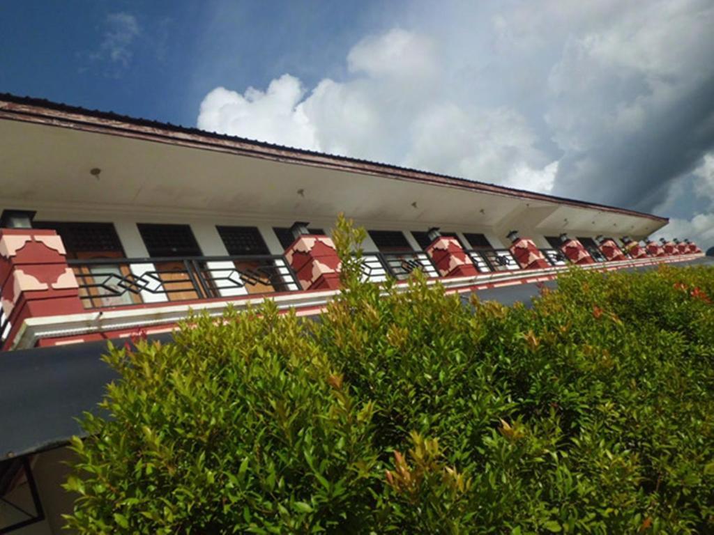 Hotel Sinar Tambolaka Waingapu 외부 사진