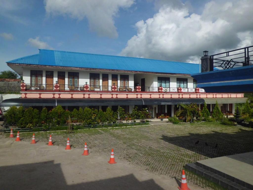 Hotel Sinar Tambolaka Waingapu 외부 사진