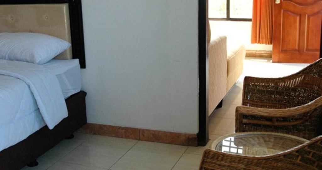Hotel Sinar Tambolaka Waingapu 외부 사진