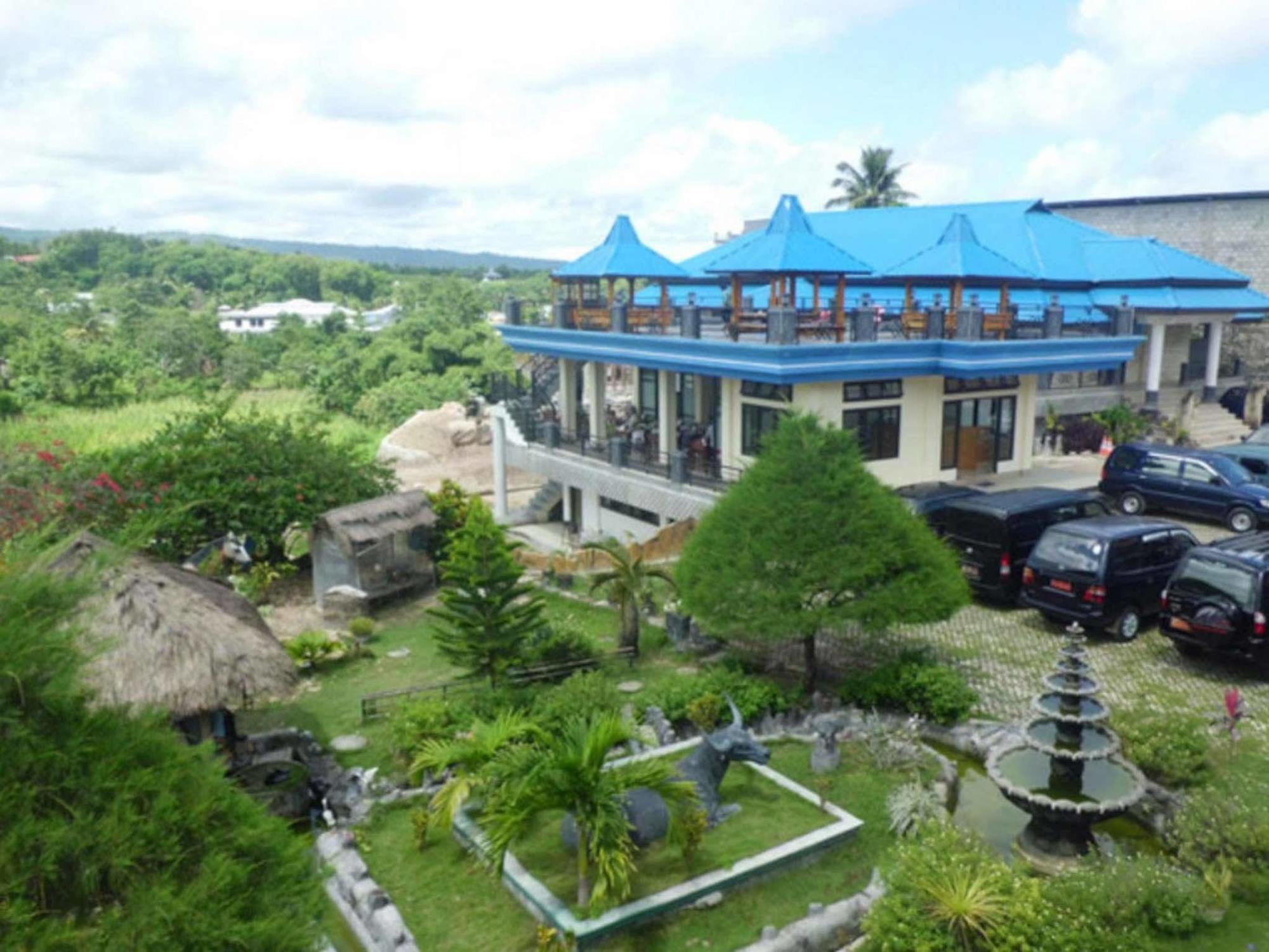 Hotel Sinar Tambolaka Waingapu 외부 사진