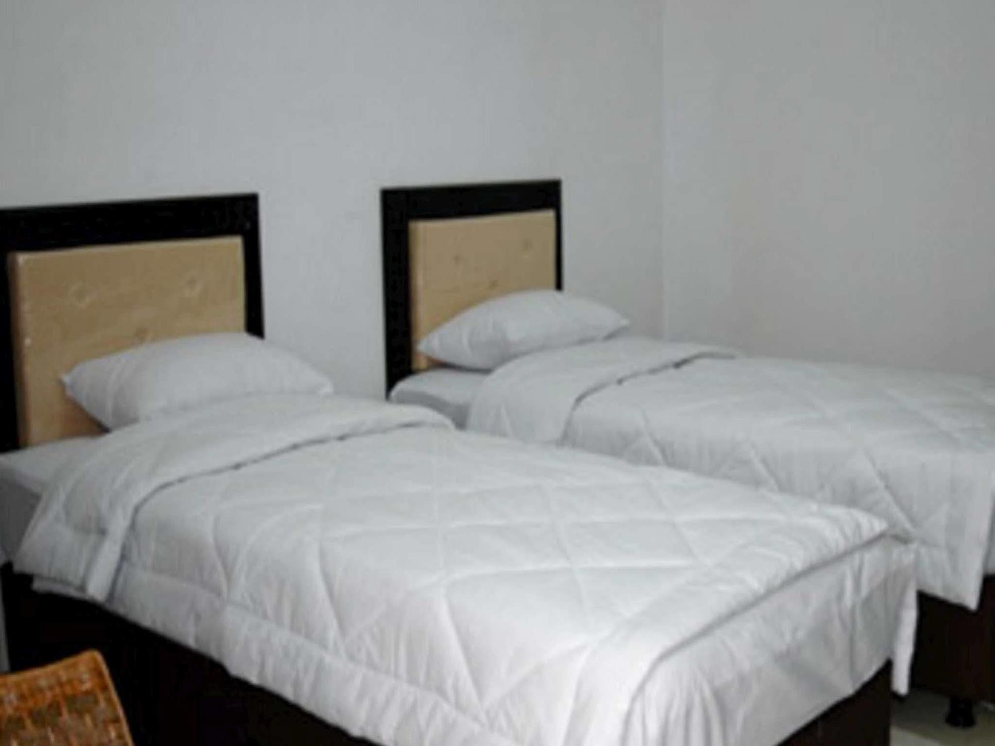Hotel Sinar Tambolaka Waingapu 외부 사진